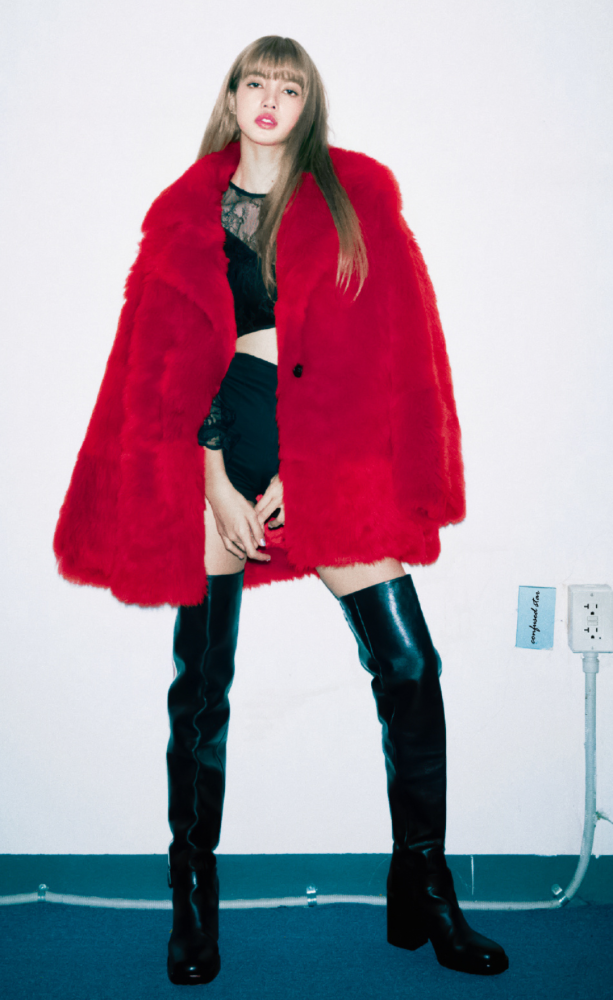 lisa这双长靴怕是全队最贵的前后镶满碎钻一般人可穿不起