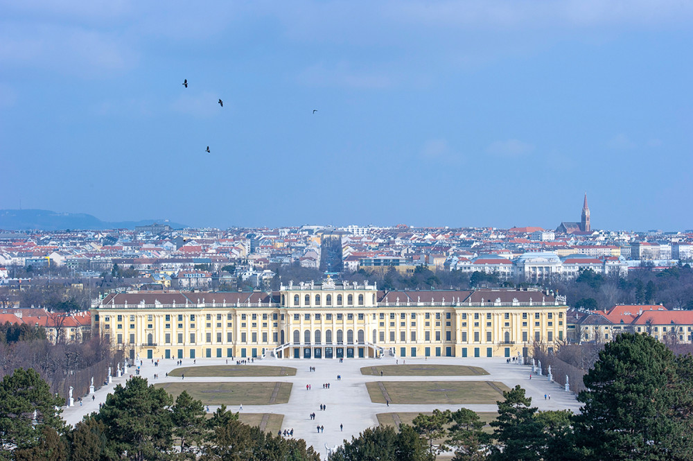 欧洲中世纪最强大的帝国哈布斯堡王朝家族的夏宫美丽又奢华