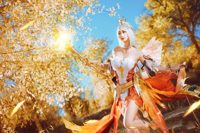 第二组是来自于coser"暮如雪"扮演的王昭君角色首先我们看到的是coser