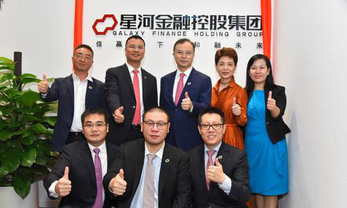 如今的黄楚龙已经渐渐退居幕后,但是黄家第二代接班人非常低调,很少