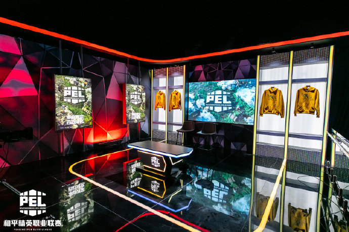 先来看看设计感十足的解说台.