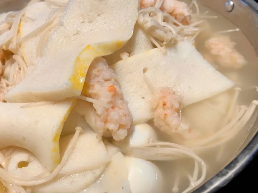 嘿嘿今天吃鱼糕哟荆州鱼糕顺手来个新创意一锅鲜