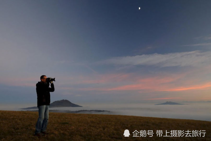 摄影师拍下万鸟齐飞画面 整理照片时发现奇迹一面 凭照片获大奖 腾讯新闻