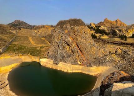 穿過魯山大道後即可到達即將開園的九頂山生態山地森林公園