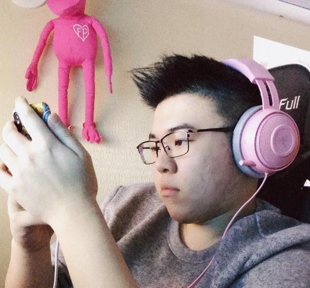 雷蛇上当了这款粉色猫耳耳机竟成猛男专用