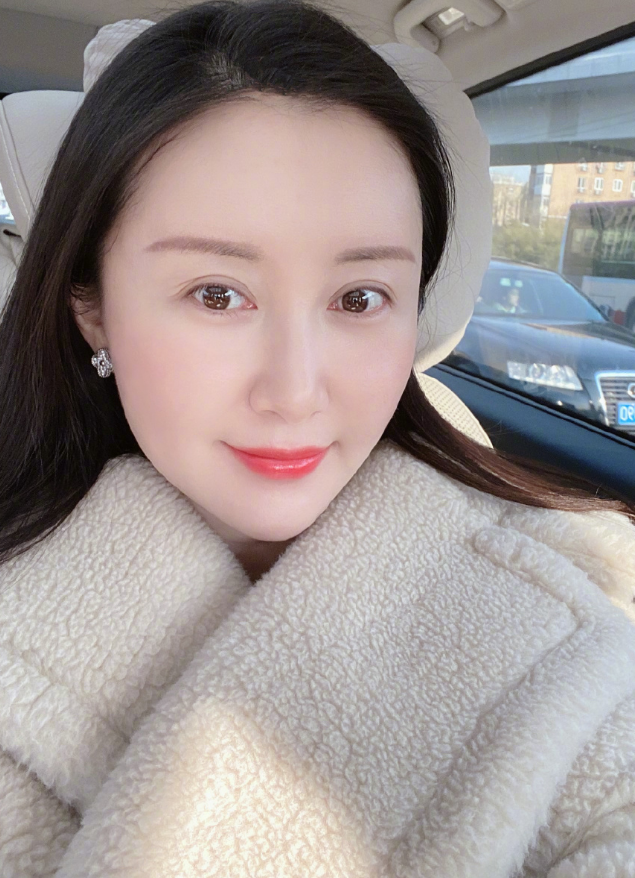 如果你们还记得之前舒畅登上热搜的模样,一定清楚现在她的容颜与之前