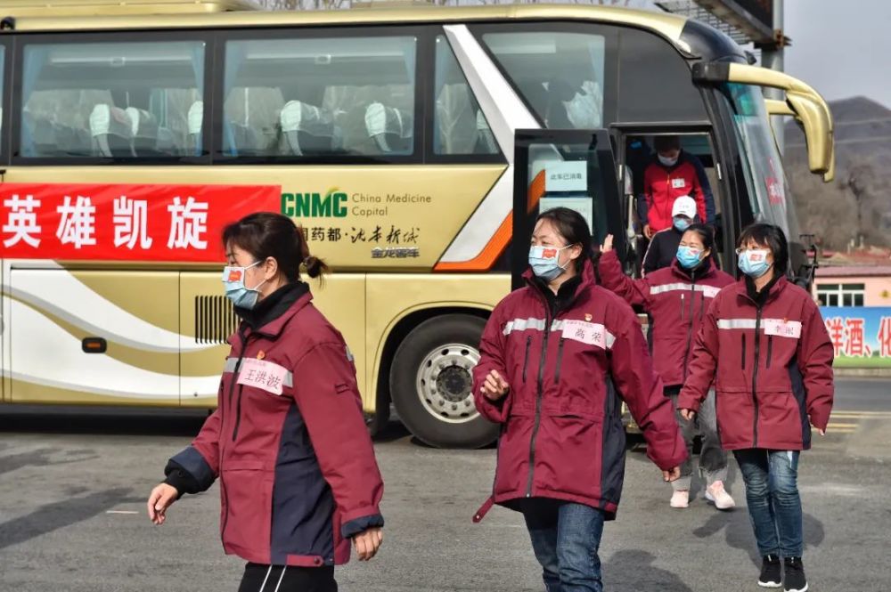 他们是医生李   珉王治斌张   波护理王洪波高