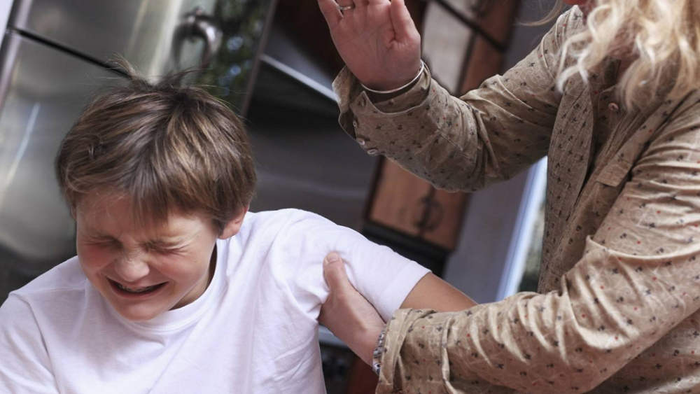 孩子犯错后挨打了,家长如何向他解释"为什么"?你的选择很重要_腾讯新