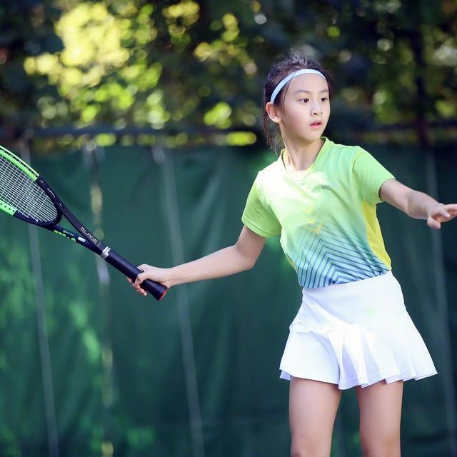 有种"发育迅猛"叫陆毅闺女,11岁身材很傲人,网友:吃啥长大的