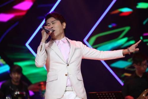 一代歌王伍思凯与妻子携手21年不离不弃零绯闻却被儿子坑惨