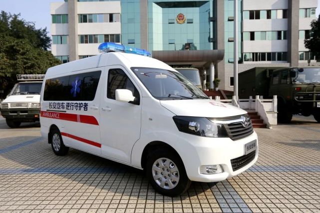 负压救护车能实现"负压隔离",可以最大限度地避免医患人员的交叉感染