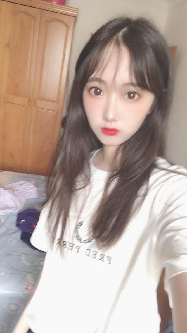 而瓜妹之所以能够在哔哩哔哩期间成为一姐,除了自己的