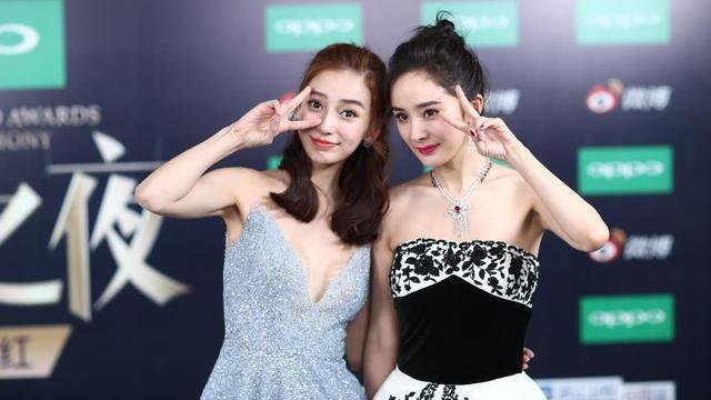 赵丽颖|赵丽颖被指“全身”模仿杨幂，引发粉丝不满：杨幂是宇宙起源？