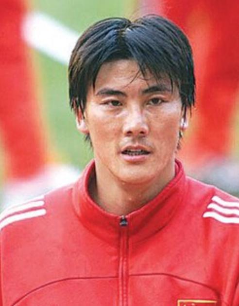 李明踢球啥水平?他是中国的巴乔,落选世界杯让球迷集体暴怒