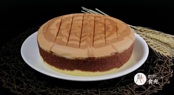 手把手教你做斑马蛋糕,记好这5点,蛋糕蓬松暄软,不塌陷不变形