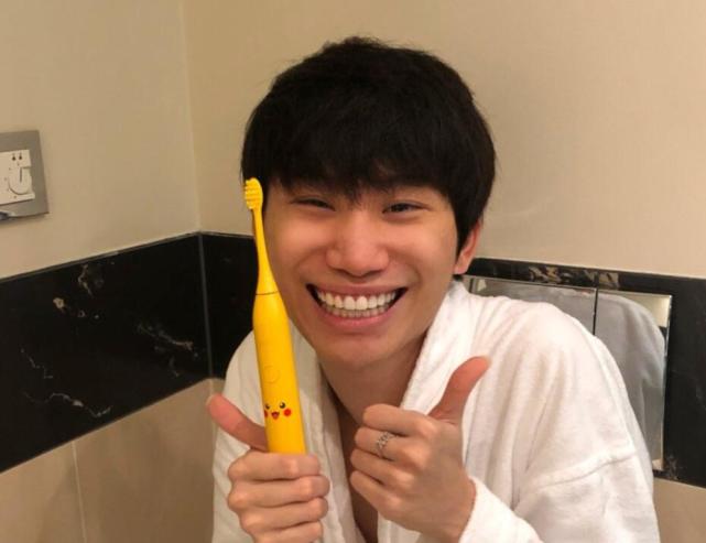 lpl官方也调皮了比赛中放doinb搞怪照片网友纷纷截图保存