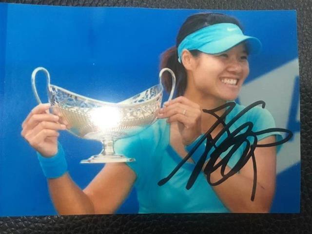 暖心网球名将李娜签名照寄来了四川医疗队护士意外帮儿子圆梦