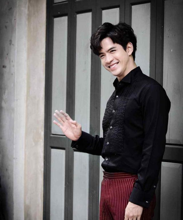 过气明星film与知名性感女星bee网络传情