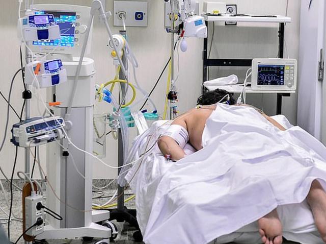 新冠病毒|老师出现新冠病毒症状，100多名学生被紧急送回家