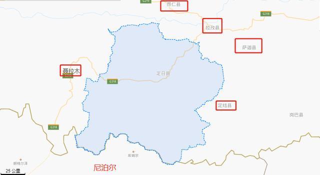 珠峰脚下的县城定日,神庙,高峰和植被茂密的山谷