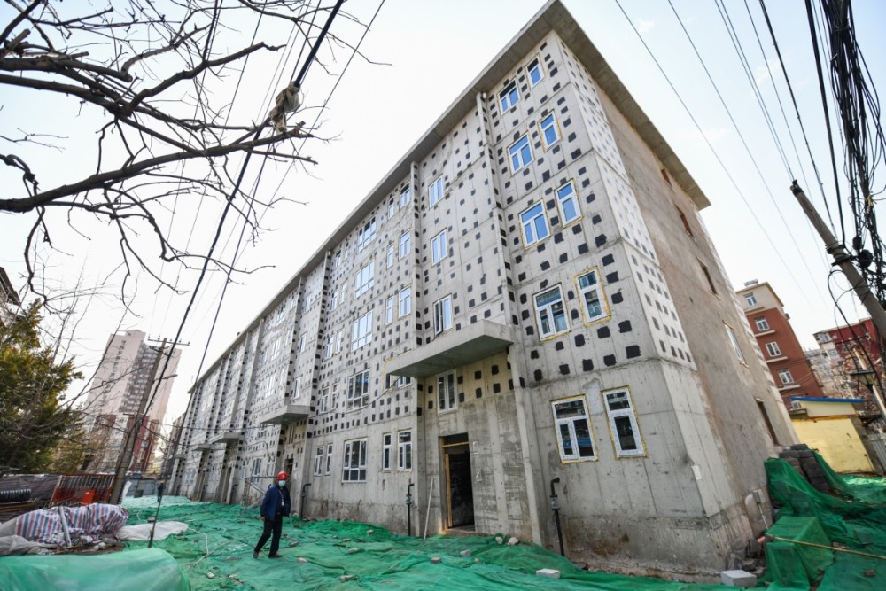 居民五一就能回到老房新家,北京首个老楼改造工程复工