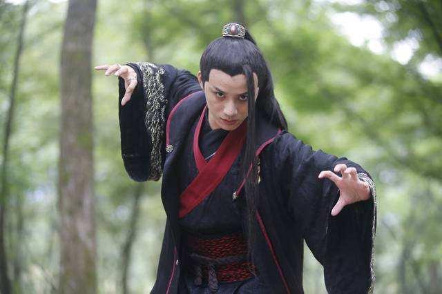 金庸|他被誉为大陆金庸，水平距离金庸天差地别，却曾经风靡一时