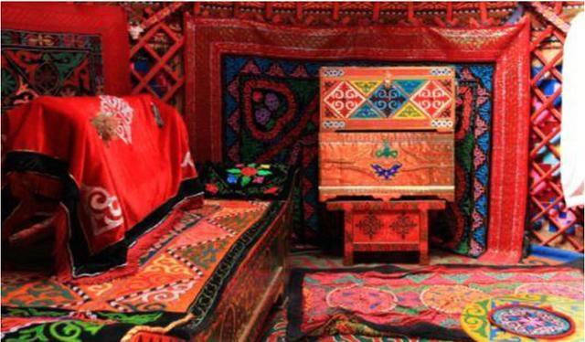 在蒙古包过夜，为什么床头的红绳不能碰？