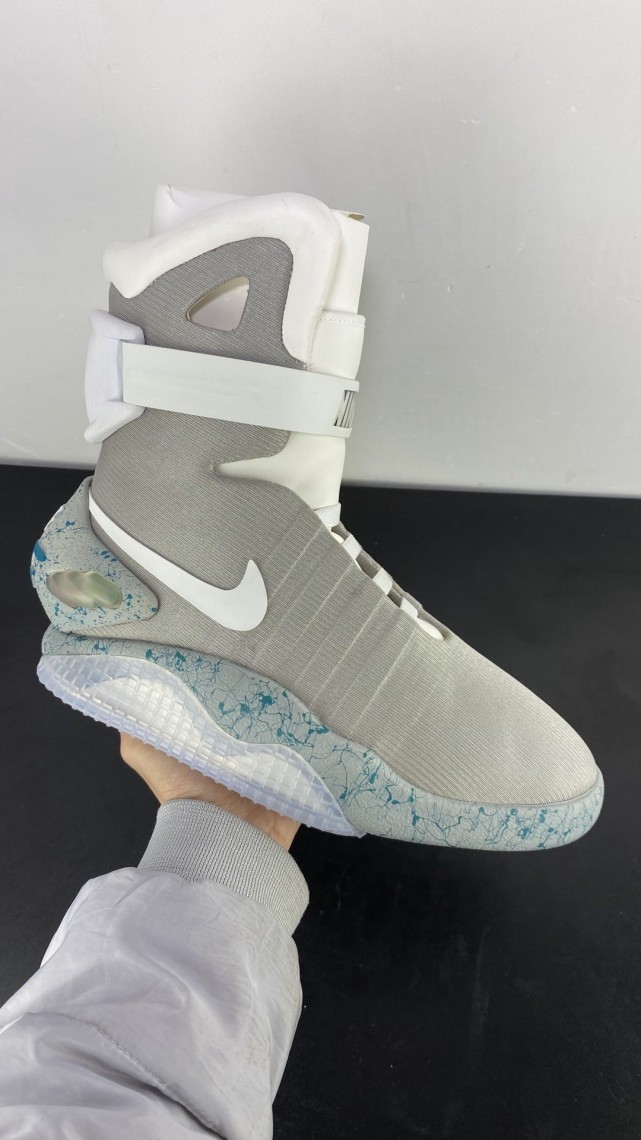 nike air mag 回到未来,自动绑鞋带,usb插口科技球鞋!