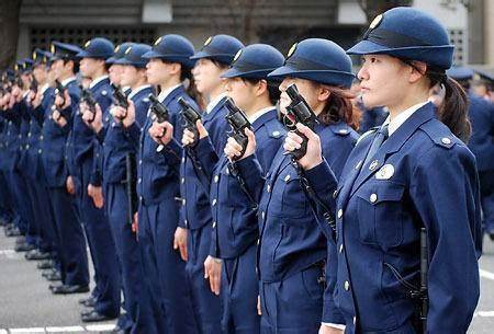 日本已婚男警察与女部下深夜在派出所发生性关系被处分 腾讯网