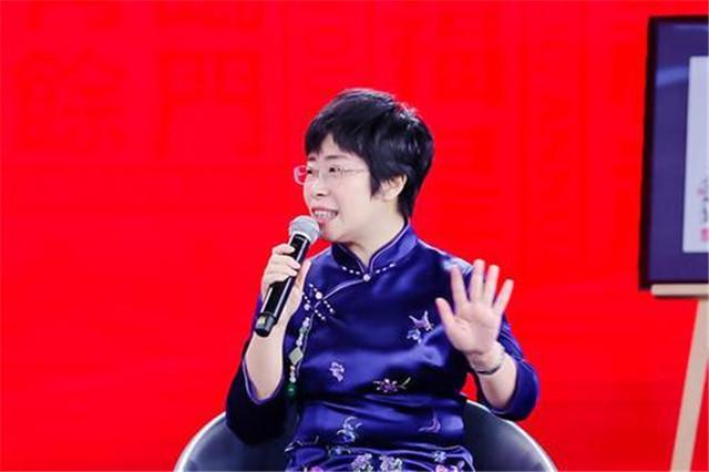 新晋国学大师蒙曼一首幼儿园古诗打回原形看她摔得疼不疼