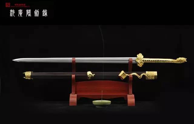 荆轲刺秦王时,秦王嬴政佩剑是什么剑呢?