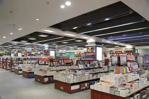 郑州市新华书店旗下郑州购书中心太康路店,大学路店,桐柏路店,及郑州