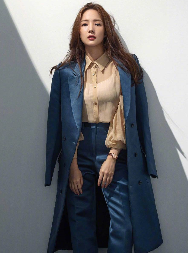 朴敏英的金秘书穿搭不再管用,2020年露面为何不那么漂亮了?