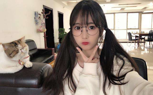 直播间传来猪叫,瓜妹虎牙首秀弹幕爆炸,祖传大招经典场面全都有