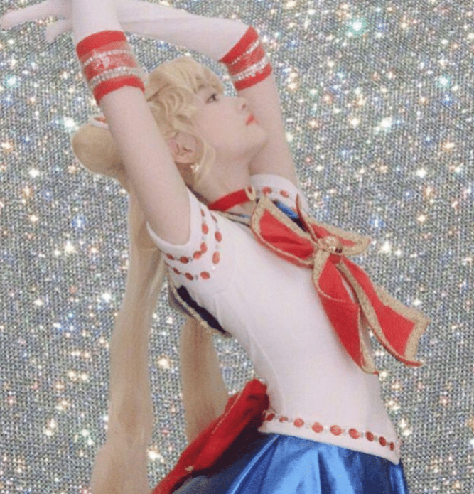 关晓彤第一次cos美少女战士,还原度极高,全凭一双"月牙腿"