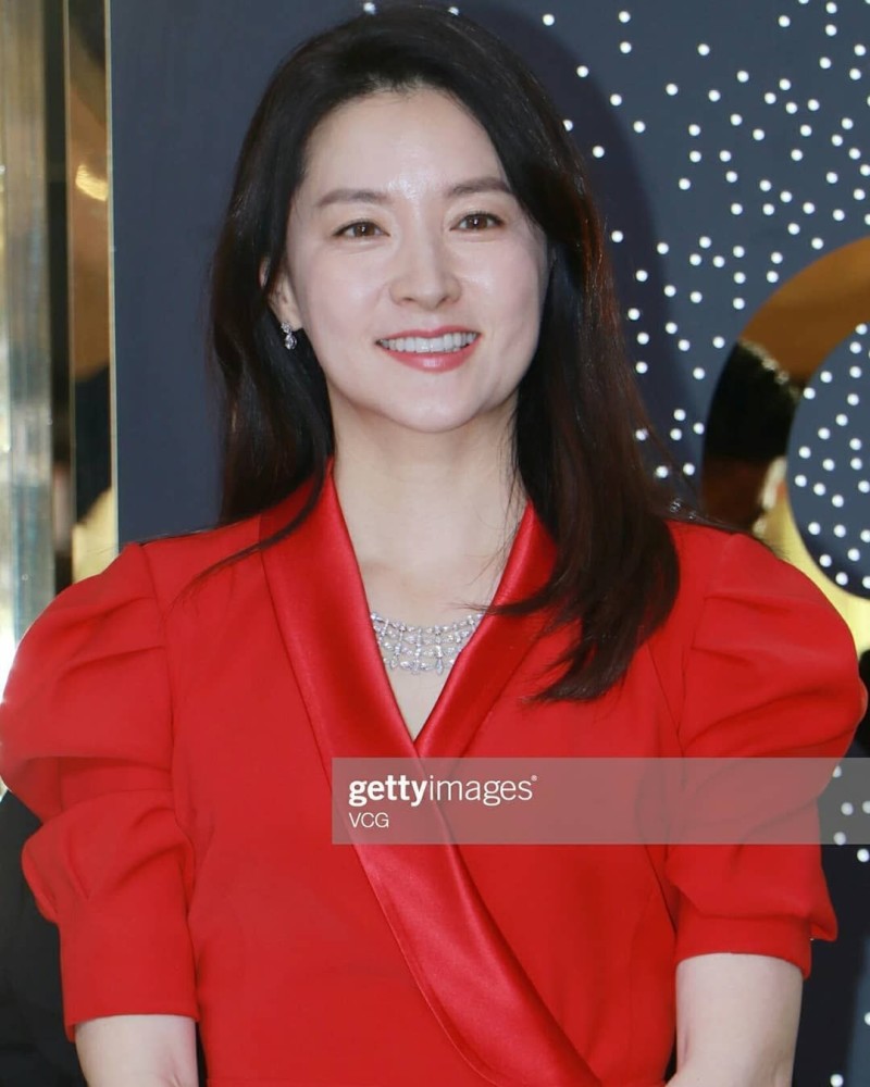 岁月从不败美人|49岁李英爆出少女时期照片,十年如一日的美貌_腾讯