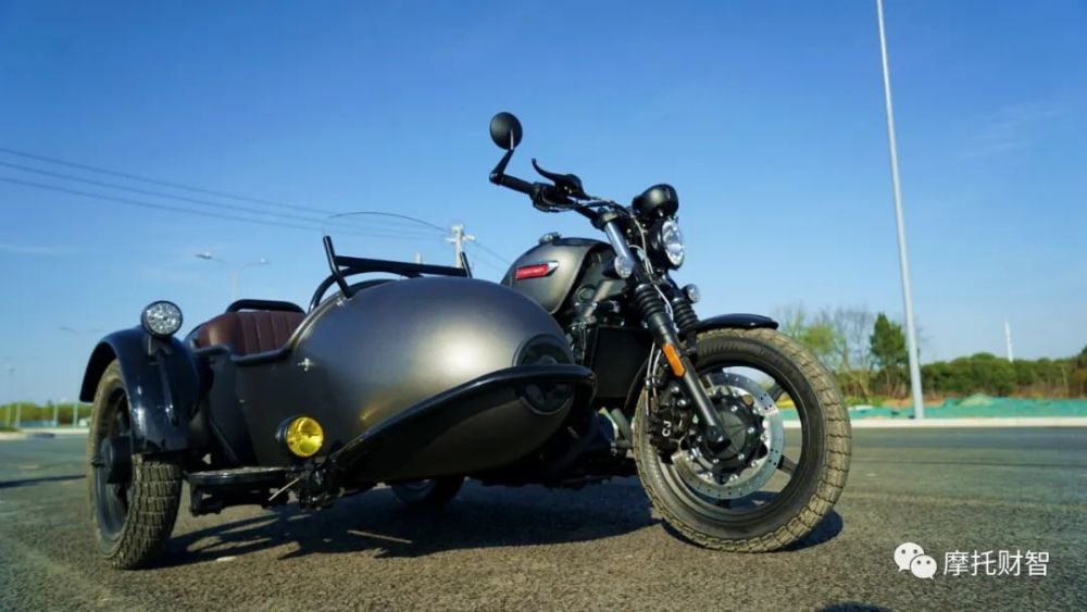 42800元长江边三轮bobber400静态测评