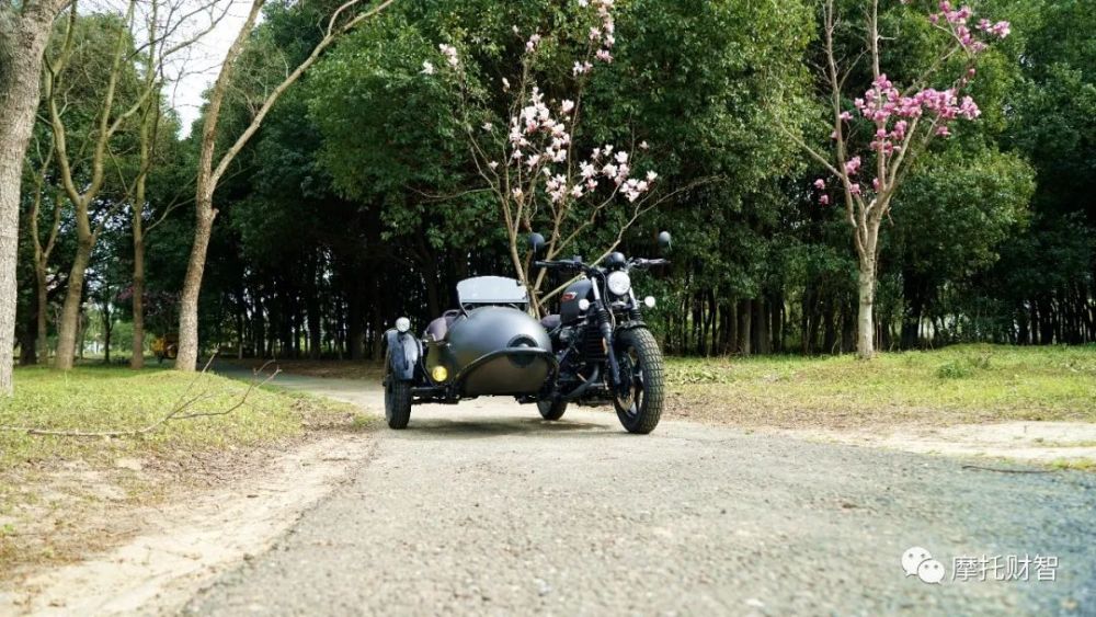 42800元長江邊三輪bobber400靜態測評