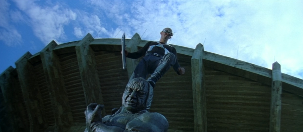 2002年,徐克拍《黑侠2》连出三个昏招,砸了李连杰的金字招牌