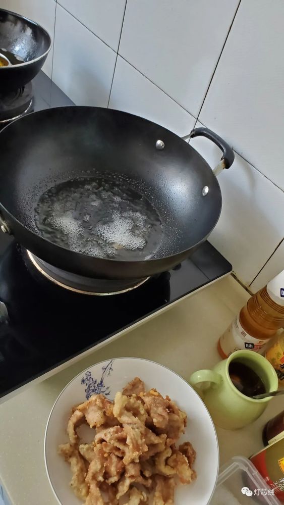 小姐姐全身在非牛顿流体的简单介绍