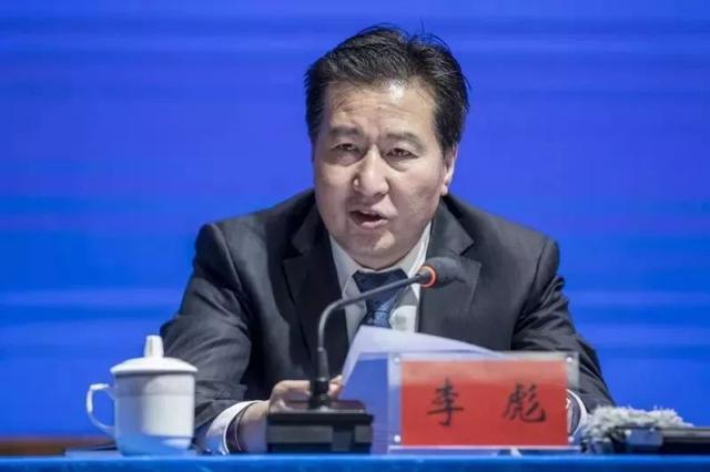 其中,李彪被指在办理大理州张某胜,吴某涉黑,涉恶案件中玩忽职守,工作