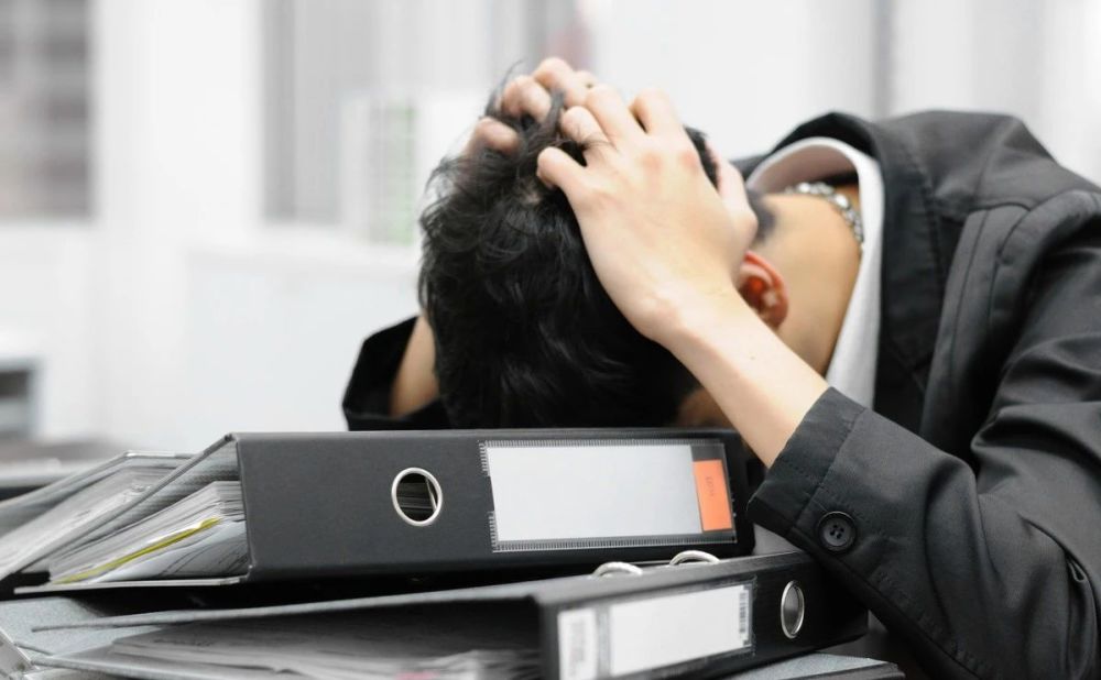 两个月没上班的年轻人在家再也呆不住了已被现实压得苟延残喘