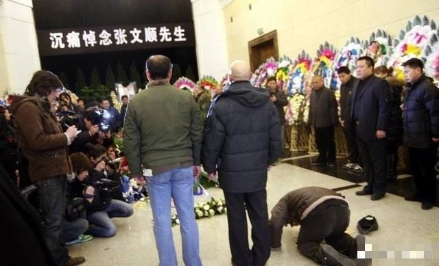 张文顺去世后,他的女儿张德燕和外孙宁云祥都被安排在德云社内,张德燕