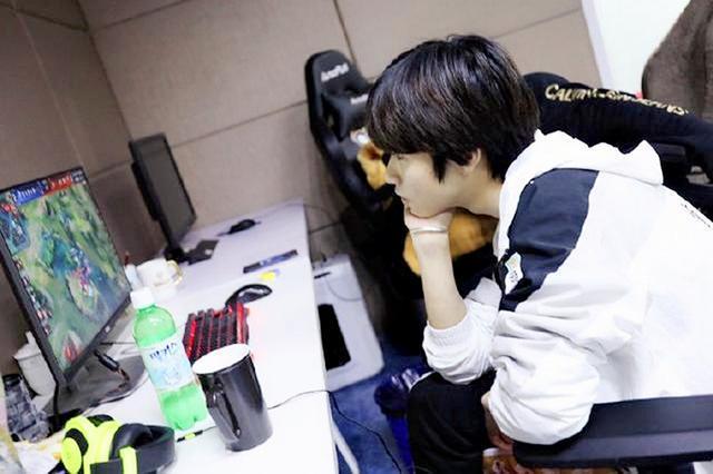 happy等等不会陌生,近期举办的虎牙《明星大腿杯》将战队与战队,主播