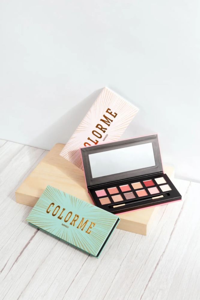 miniso这盘出色系列眼影盘 12个颜色任你挑选 想画什么类型的眼妆都ok