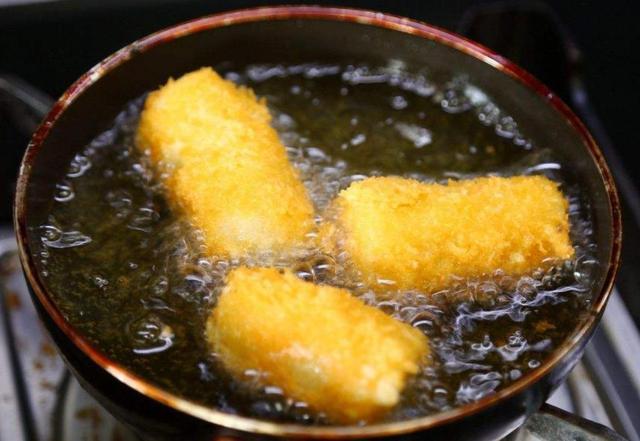 如何处理 炸 过的剩油 大厨教你一个方法 油没异味 味道更香 腾讯新闻