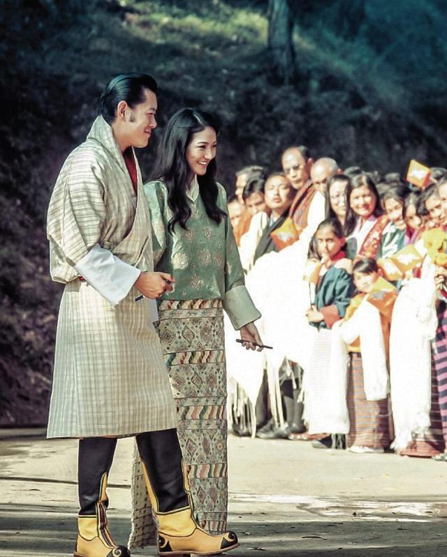 不丹国王的前女友长这样和王后佩玛有点像两人气质不一样