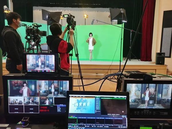 直播间开进排练厅上越为这场直播费煞苦心文内扫码回看精彩节目