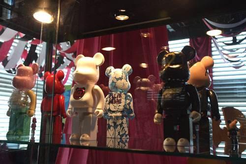 今天咱们聊的潮牌单品是玩具bearbrick,bearbrick其实