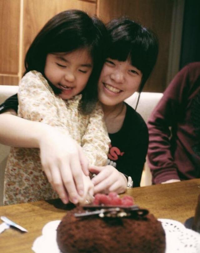 钟镇涛长女钟嘉晴与继母庆25岁生日幸福洋溢与范姜感情更胜章小蕙